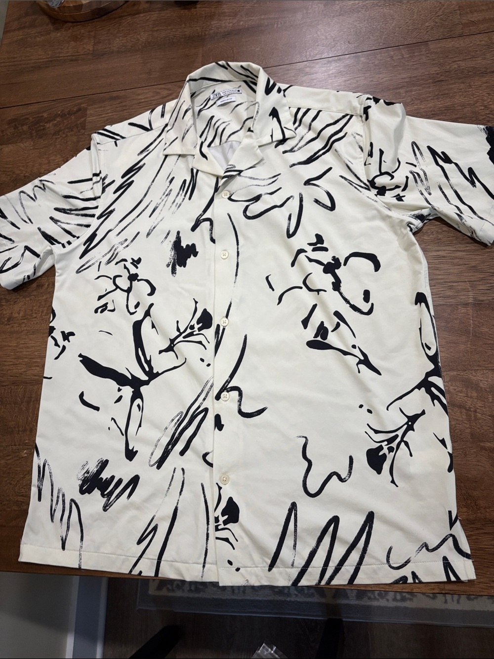 Zara Button Up Short Sleeve Shirt. Cream and black. Medium
